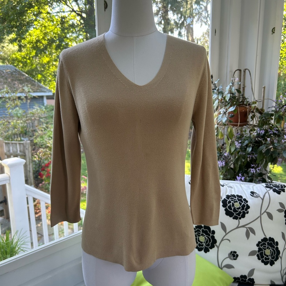 Vintage Ann Taylor LOFT Tan 3/4-Length Sleeve V-Neck Sweater - Picture 1 of 4